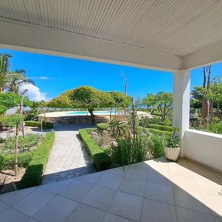 Aux 2 Metis Hotel Toliara Bagian luar foto