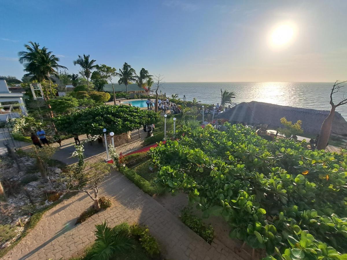 Aux 2 Metis Hotel Toliara Bagian luar foto