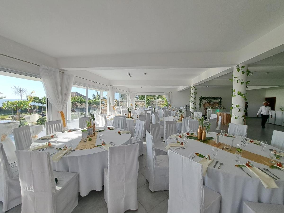 Aux 2 Metis Hotel Toliara Bagian luar foto