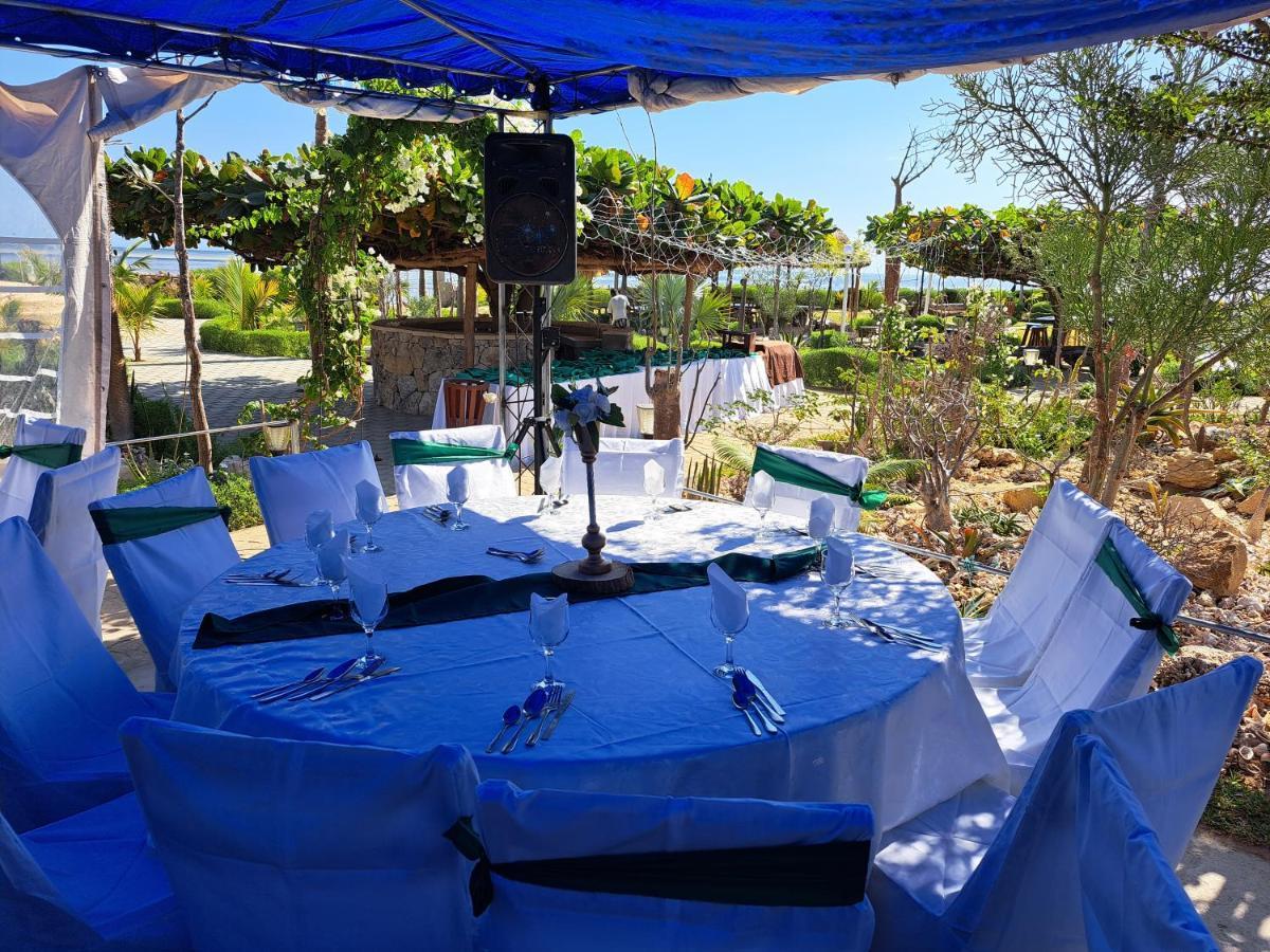 Aux 2 Metis Hotel Toliara Bagian luar foto