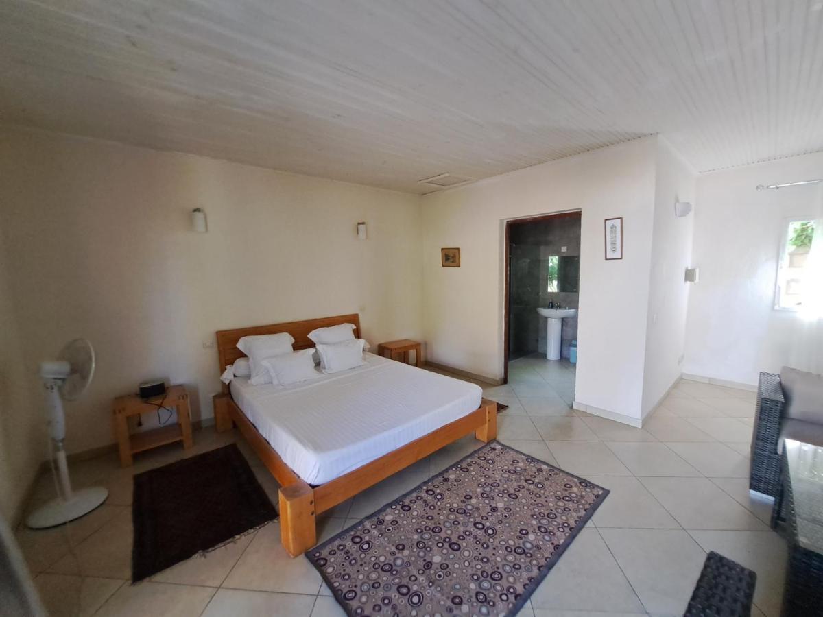 Aux 2 Metis Hotel Toliara Bagian luar foto