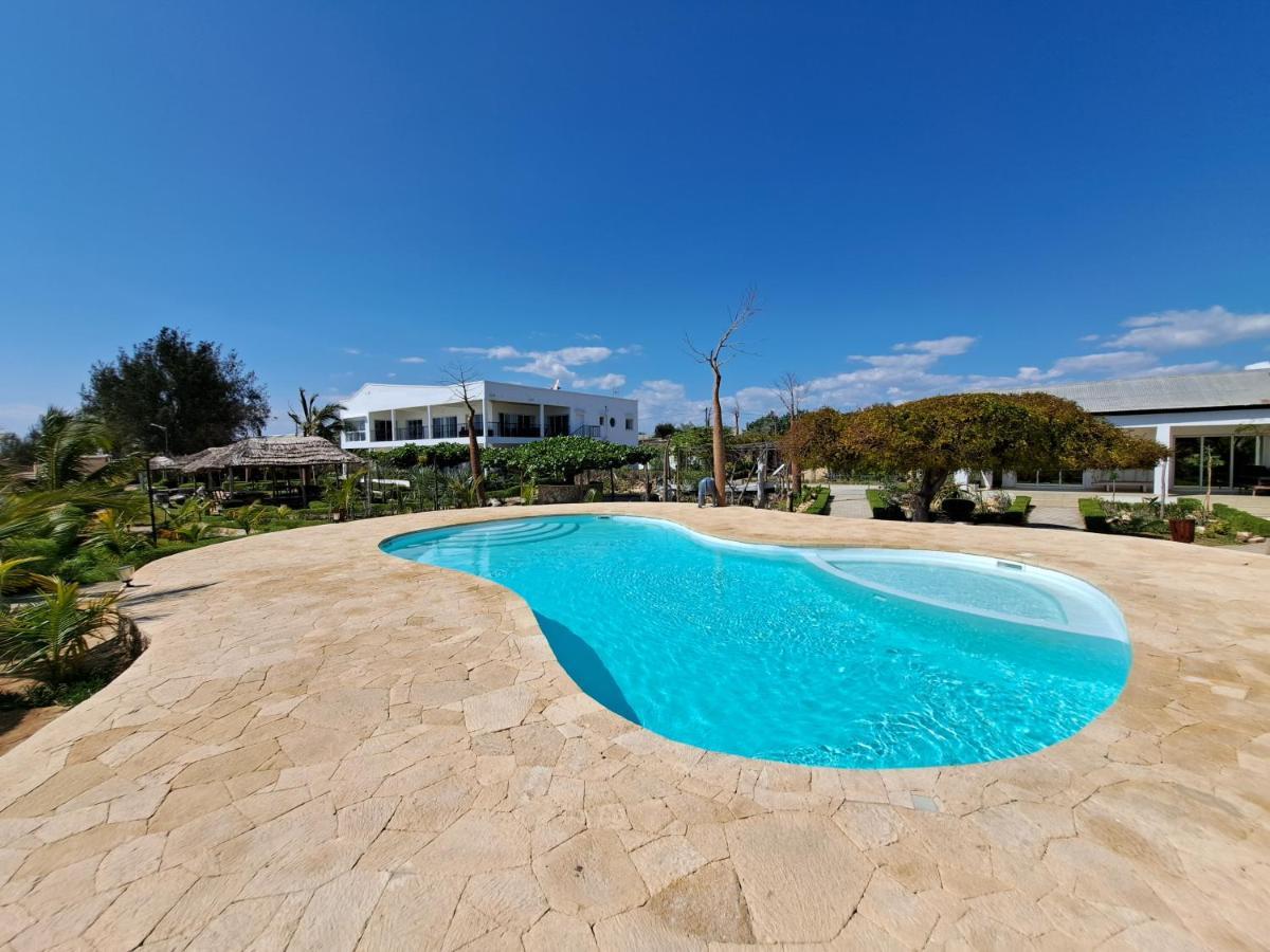 Aux 2 Metis Hotel Toliara Bagian luar foto
