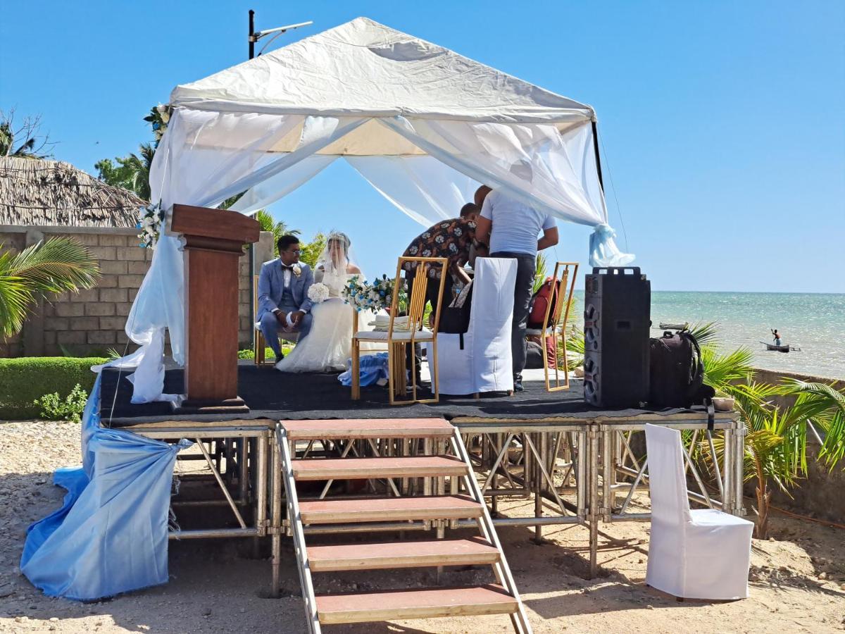 Aux 2 Metis Hotel Toliara Bagian luar foto