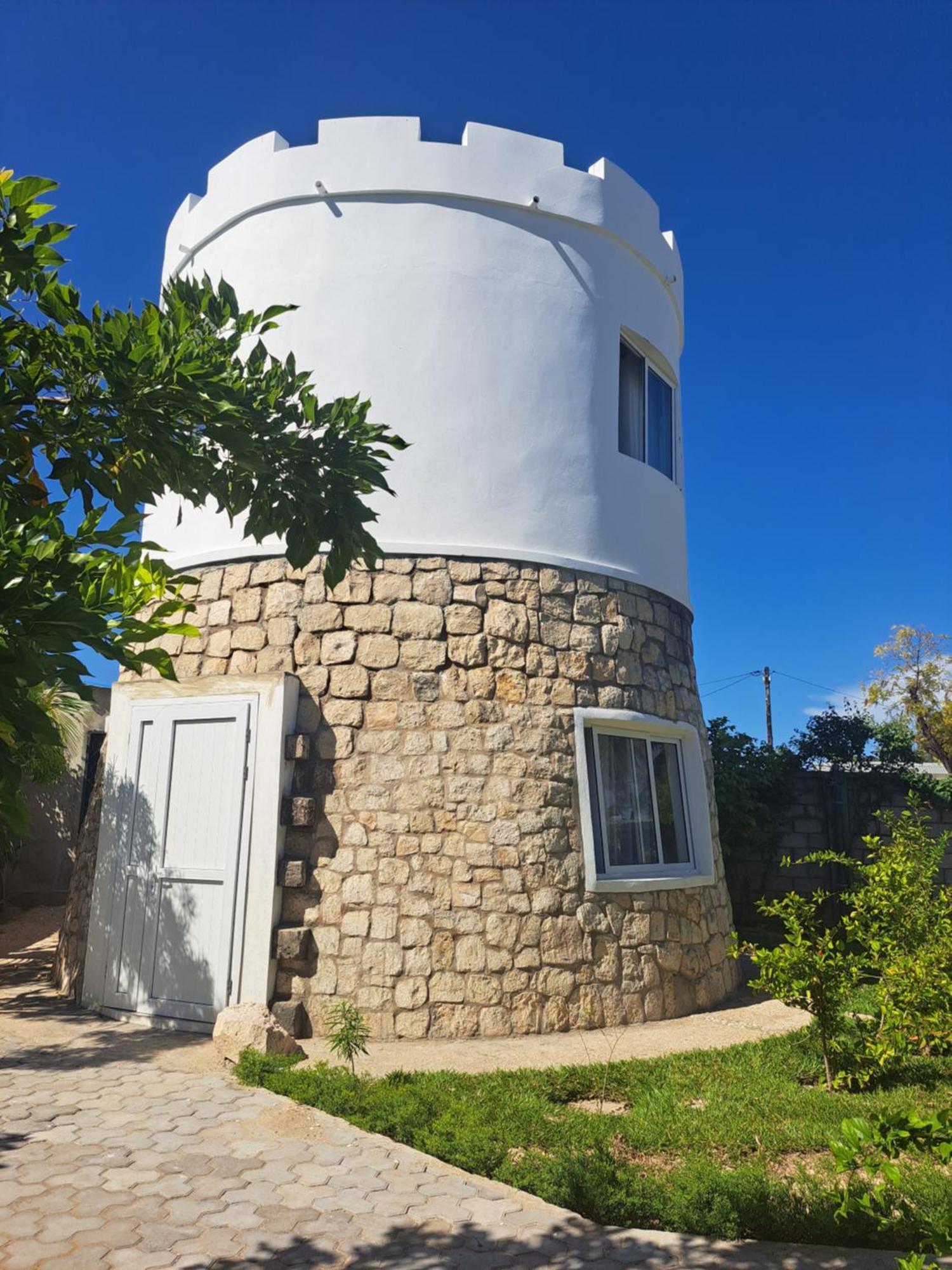 Aux 2 Metis Hotel Toliara Bagian luar foto