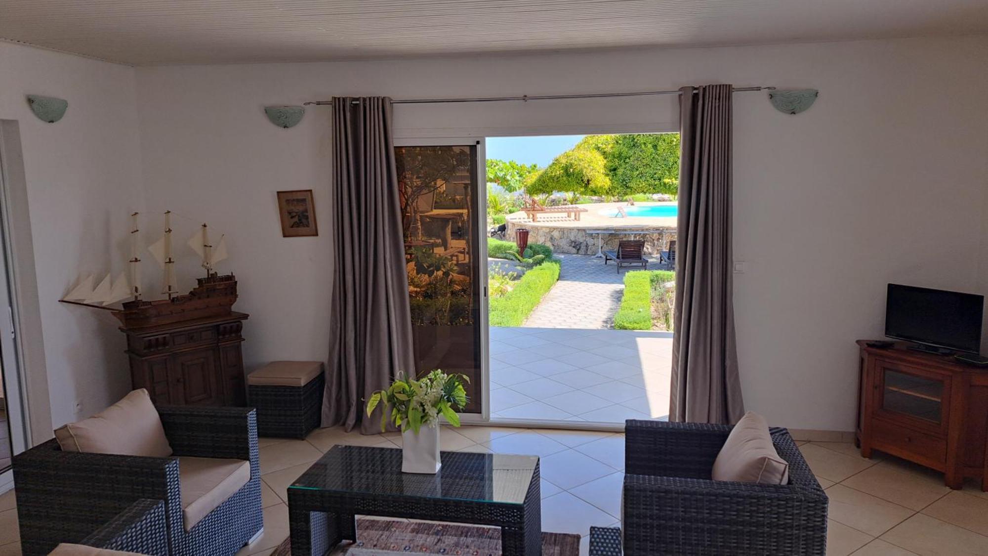 Aux 2 Metis Hotel Toliara Bagian luar foto