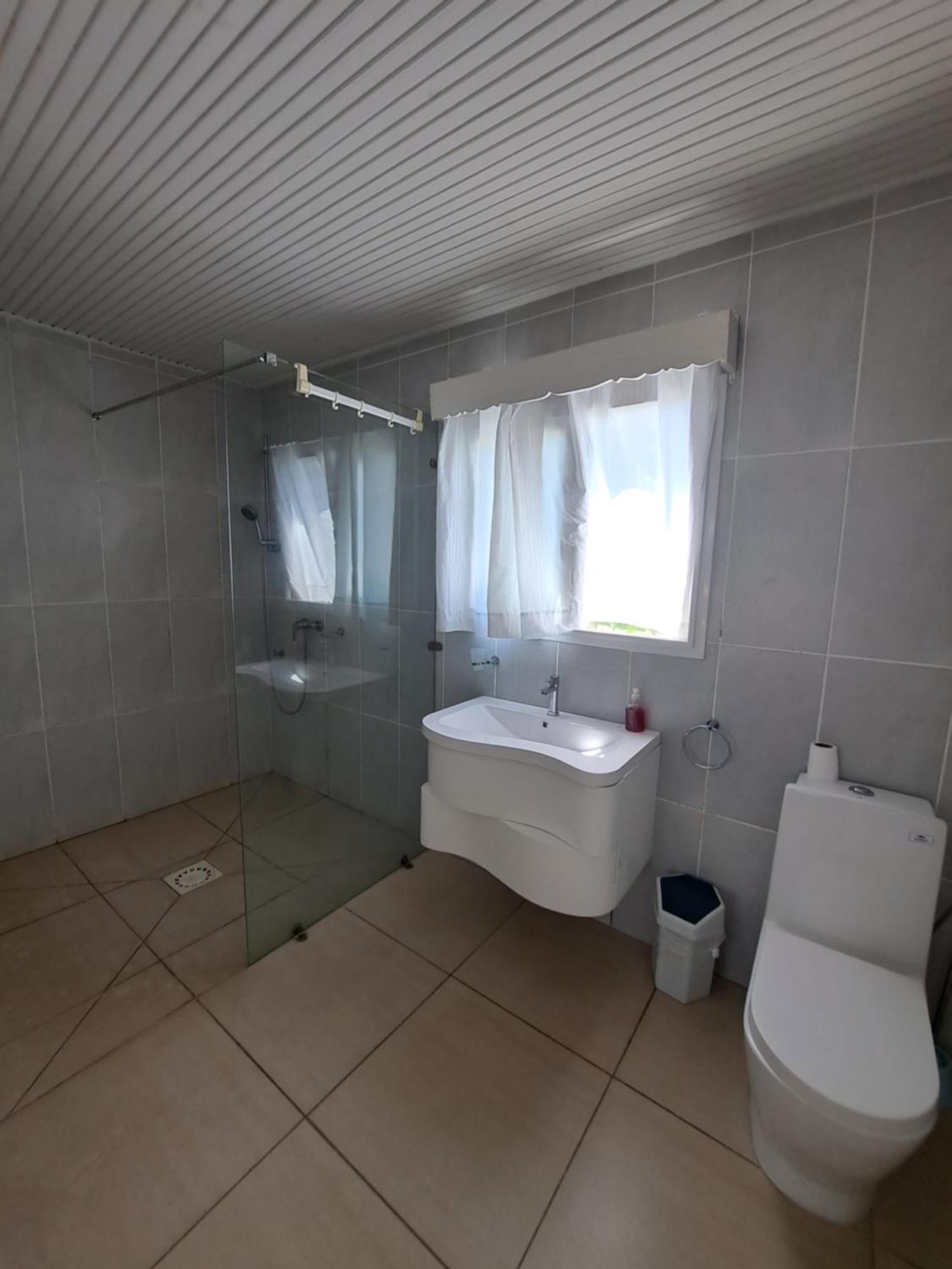 Aux 2 Metis Hotel Toliara Bagian luar foto