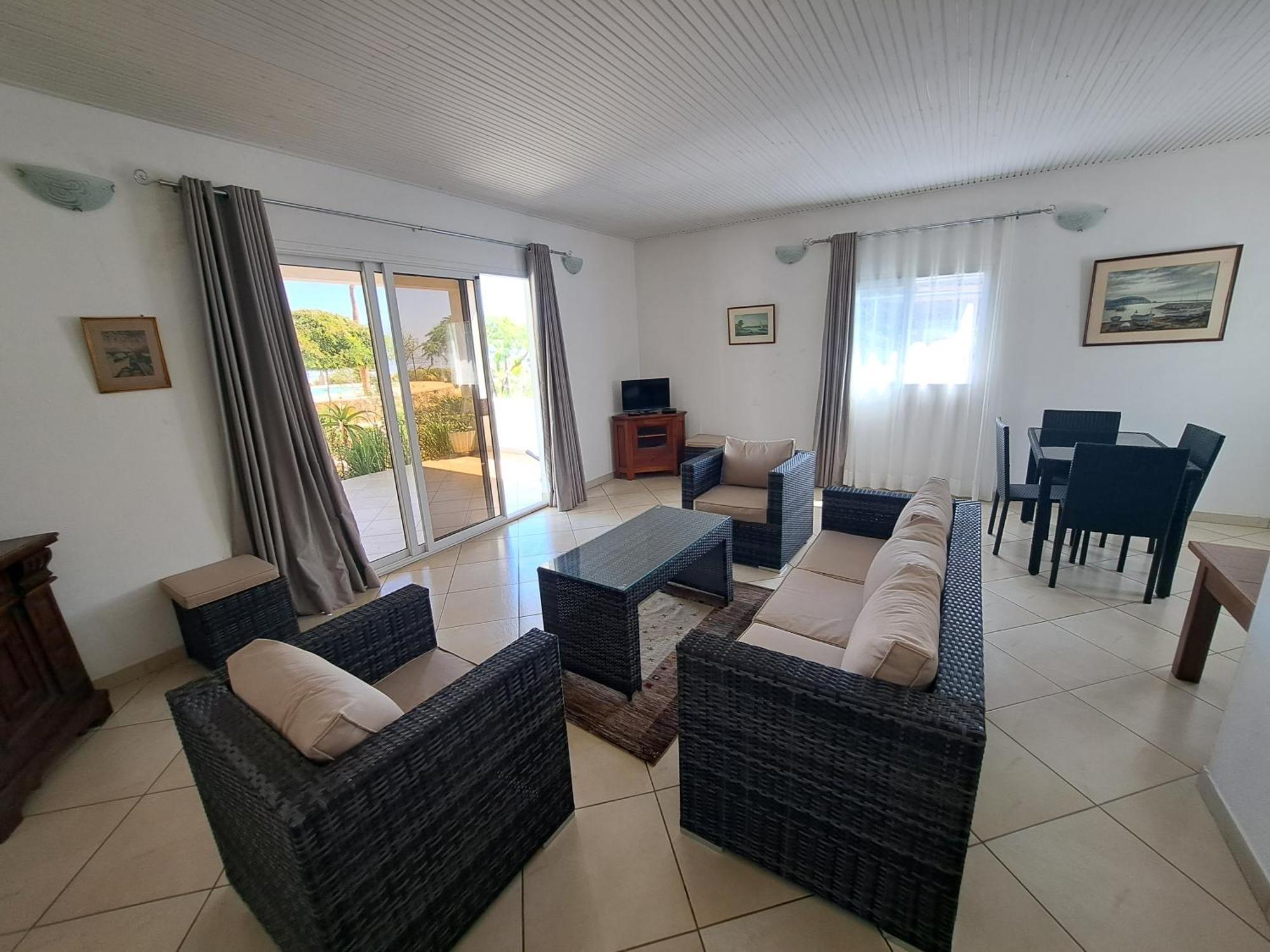 Aux 2 Metis Hotel Toliara Bagian luar foto
